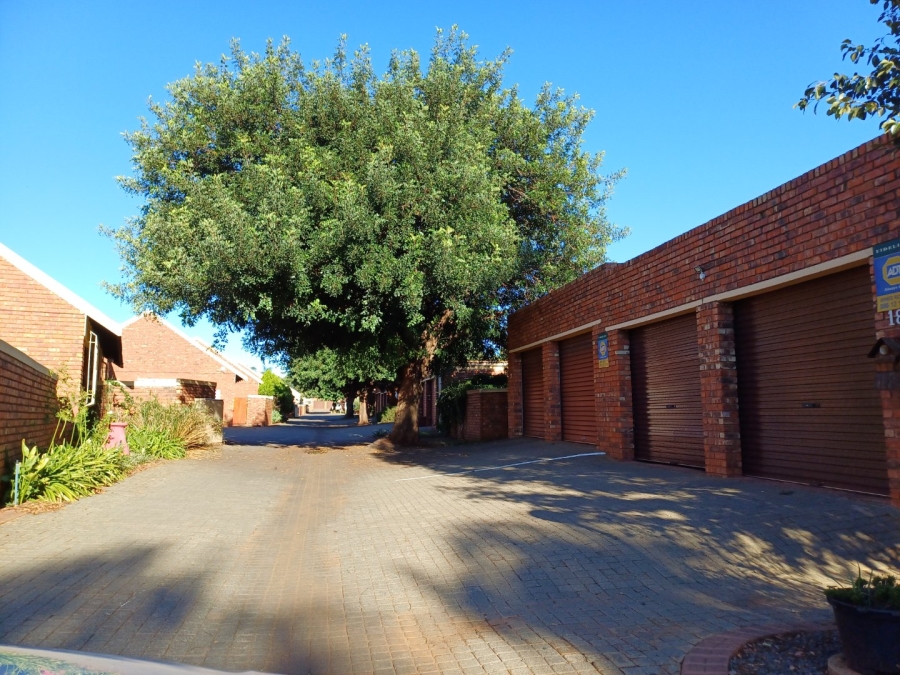 3 Bedroom Property for Sale in Langenhovenpark Free State